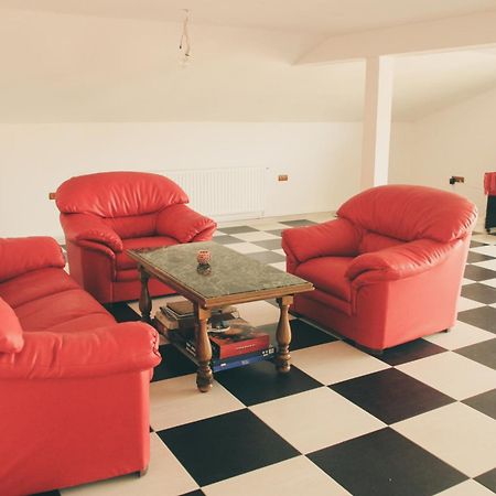 ホテル Casa Renti Novaci-Străini エクステリア 写真