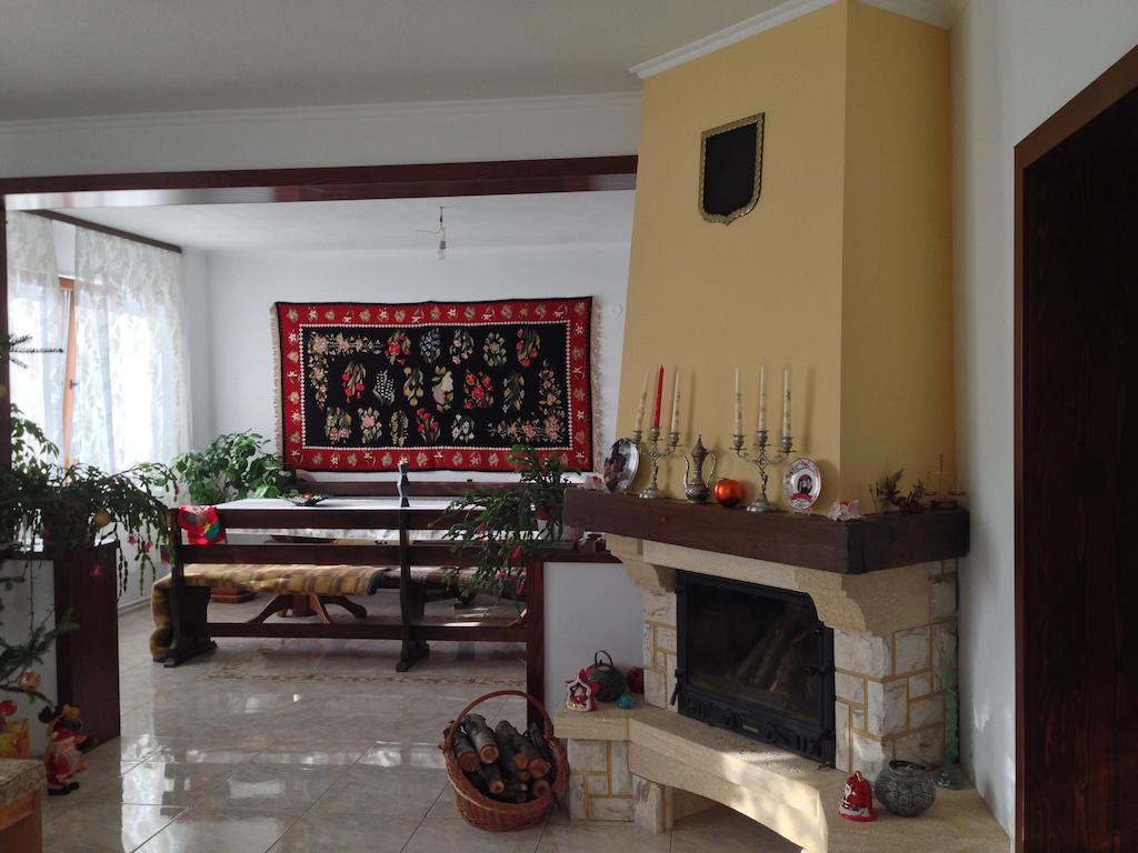 ホテル Casa Renti Novaci-Străini エクステリア 写真