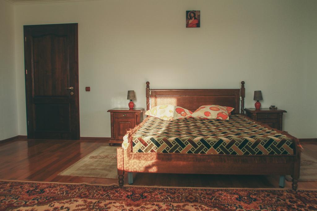 ホテル Casa Renti Novaci-Străini エクステリア 写真