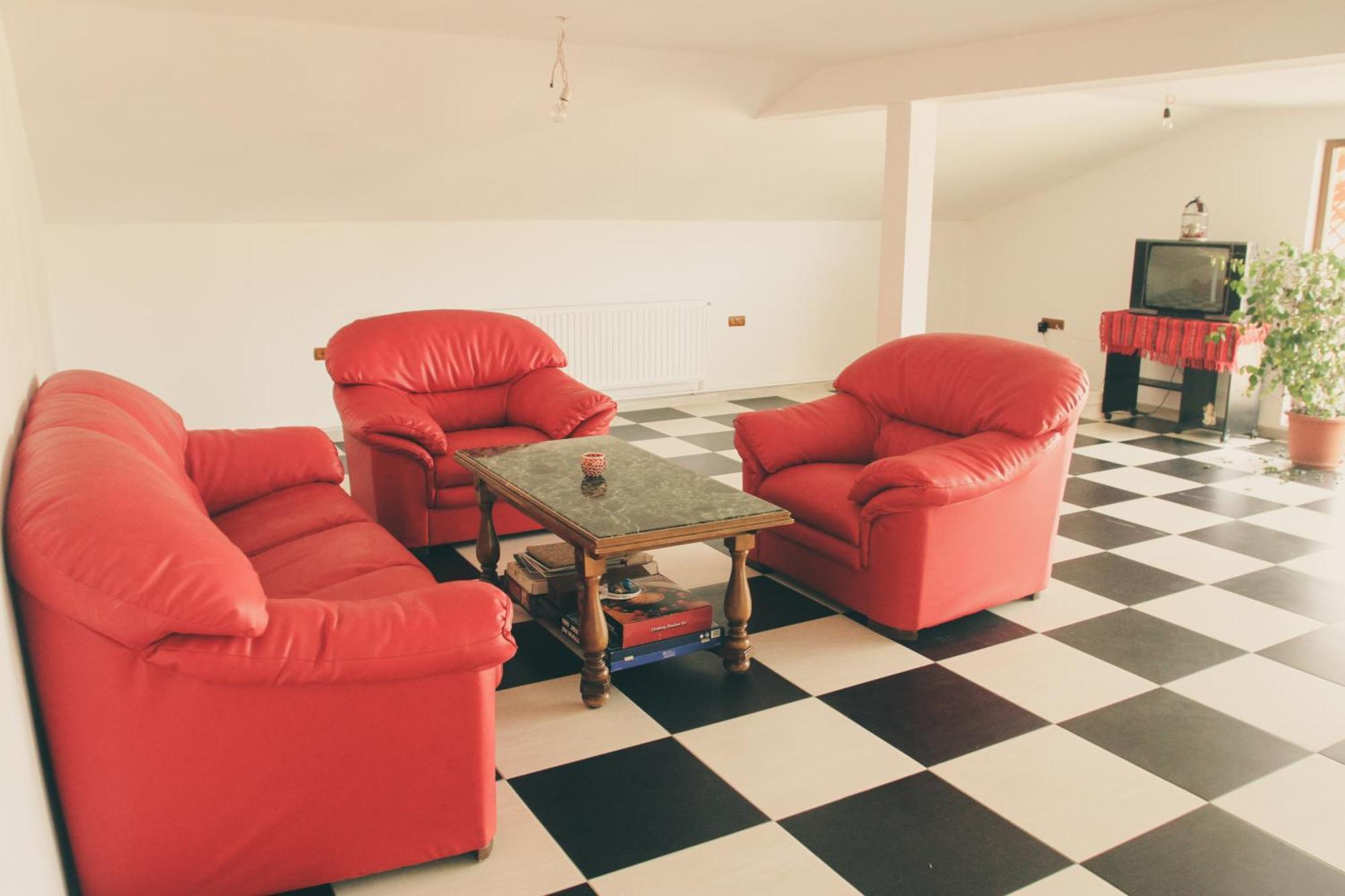 ホテル Casa Renti Novaci-Străini エクステリア 写真