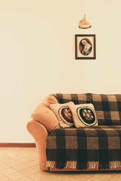 ホテル Casa Renti Novaci-Străini エクステリア 写真