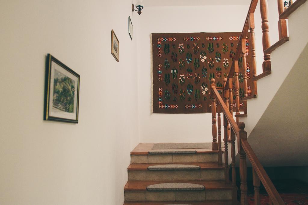 ホテル Casa Renti Novaci-Străini エクステリア 写真