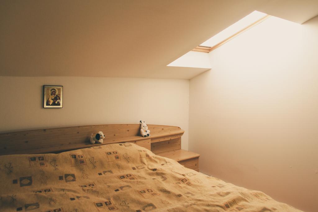 ホテル Casa Renti Novaci-Străini エクステリア 写真