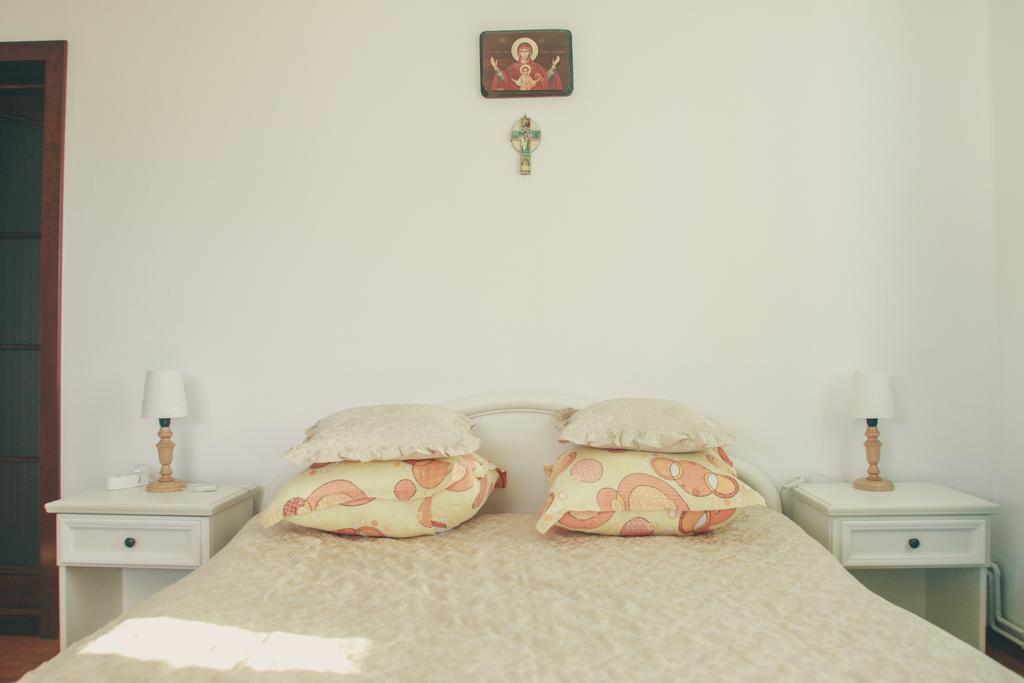ホテル Casa Renti Novaci-Străini エクステリア 写真