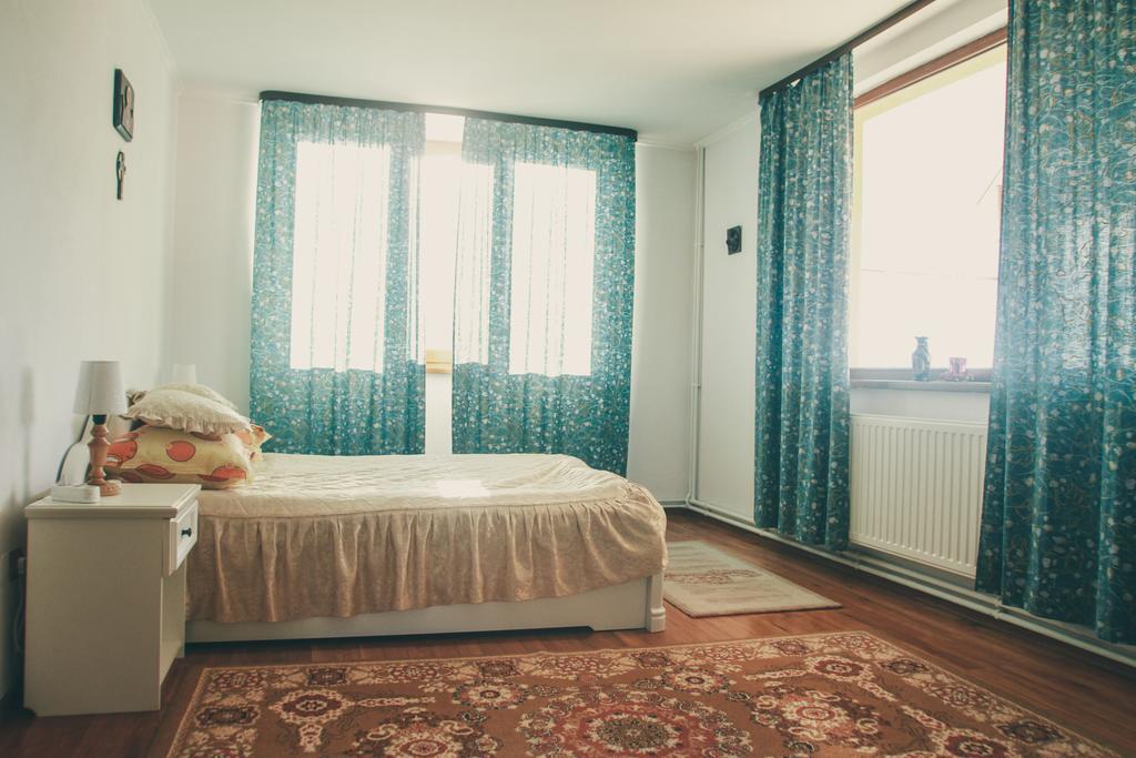 ホテル Casa Renti Novaci-Străini エクステリア 写真